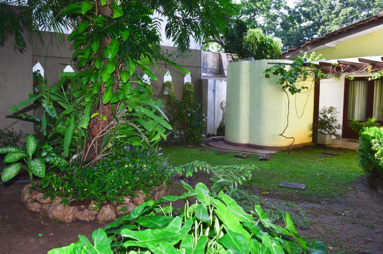 Villa Tulip Garden Anuradhapura Buitenkant foto